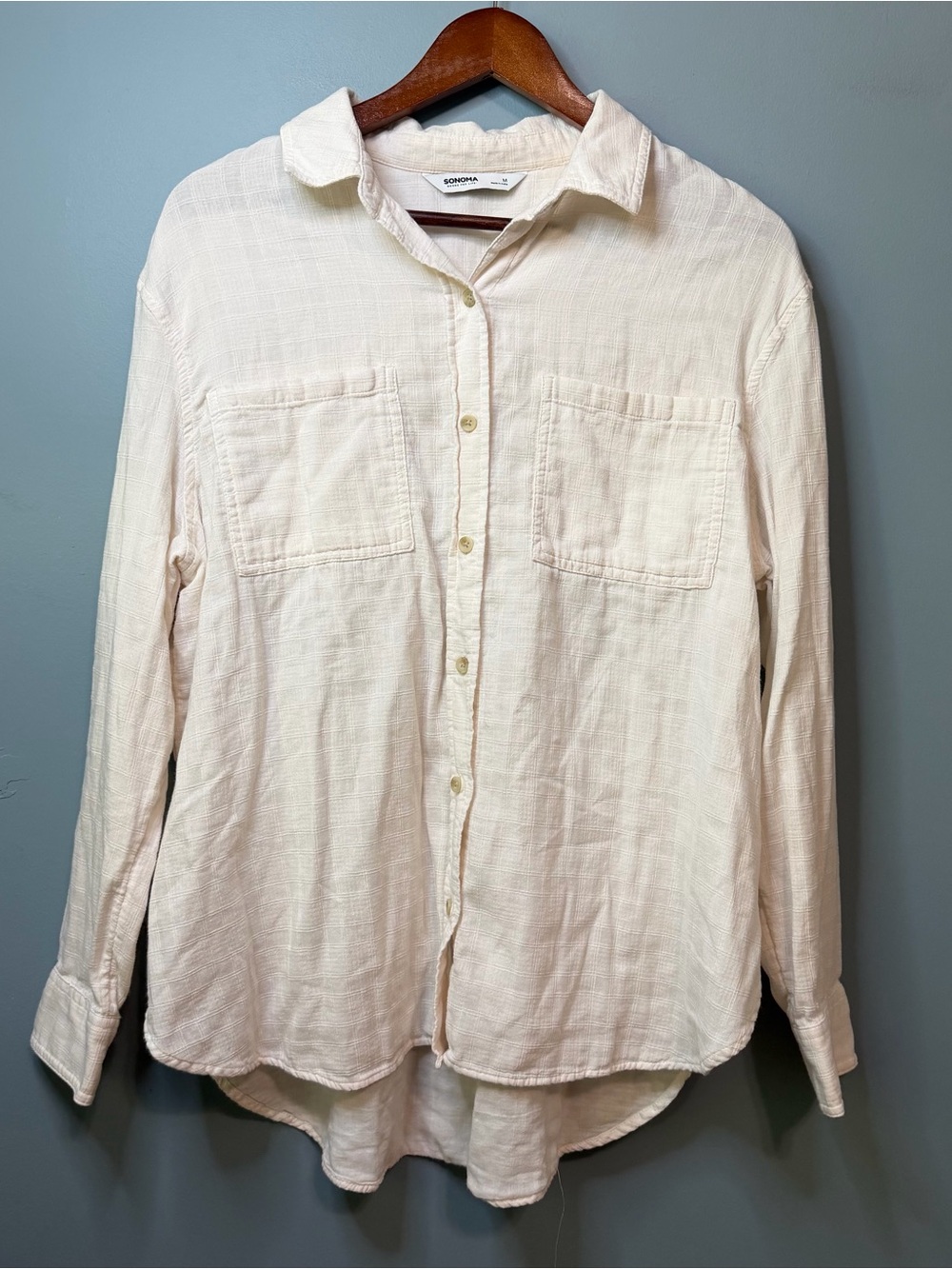 Sonoma Goods For Life Women's White Textured Long Sleeve Button Down Shirt. Med
